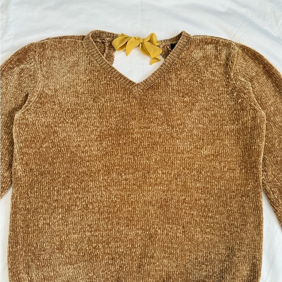 Buffalo David Bitton Women’s Yellow Knit Sweater Size L Long Sleeve Cut Out Back - Picture 5 of 10